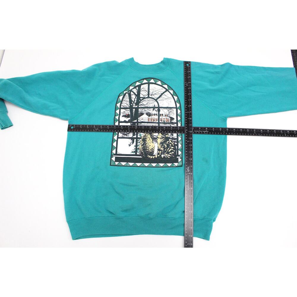 Vintage Cats in a Winter Window Scene Sweatshirt XL - Picture 8 of 10